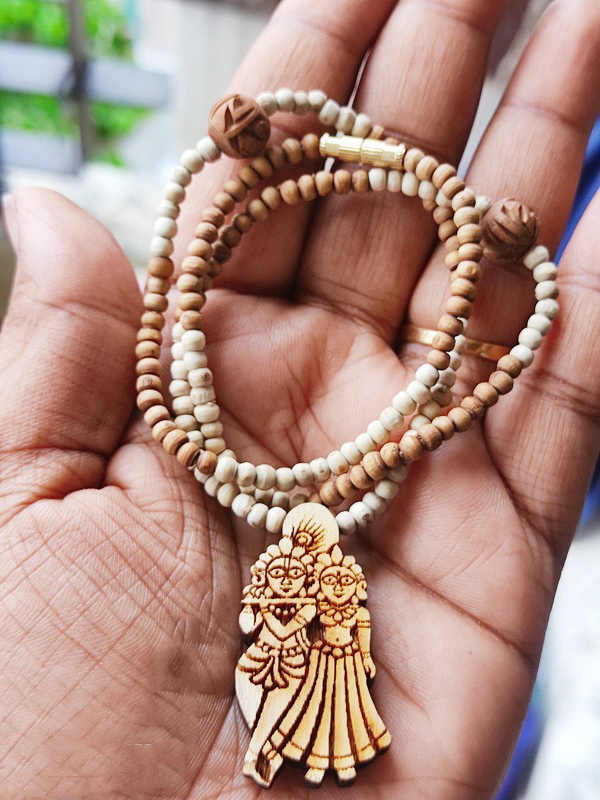 Amazon.com: Memoir Gold Plated Brass, CZ Studded OM and Murli with Krishna  Feather Design Rudraksh Free Size Bangle Bracelet Cuff Kada Men Women  Temple Jewellery : Clothing, Shoes & Jewelry