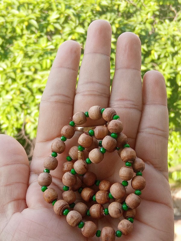 One Round Tulsi Beads Kanthi Mala With Green Crystal