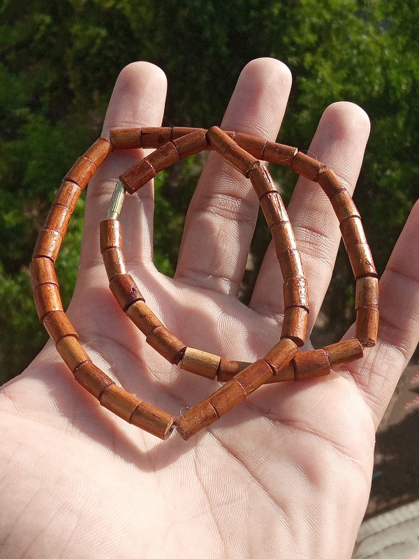 One Round Khanti Mala With Natural Colouring