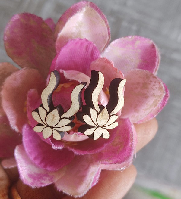 Pretty tulsi lotus designed tops earring Set