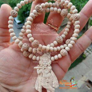 Each and every one of these Locket Mala is a work of Very Fine Hand art.