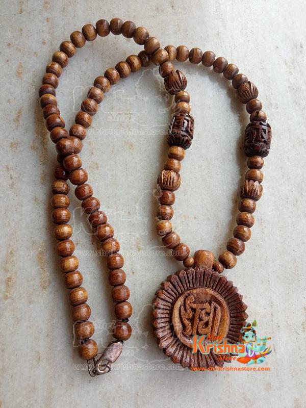 Each and every one of these Locket Mala is a work of Very Fine Hand art