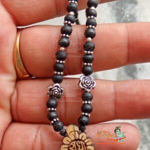 Each and every one of these Locket Mala is a work of Very Fine Hand art.