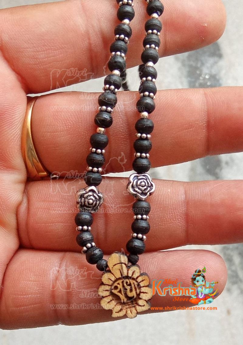 Each and every one of these Locket Mala is a work of Very Fine Hand art.