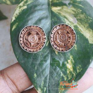 by www.originaltulsimala.com. Each and every one of these Locket Mala is a work of Very Fine Hand art.