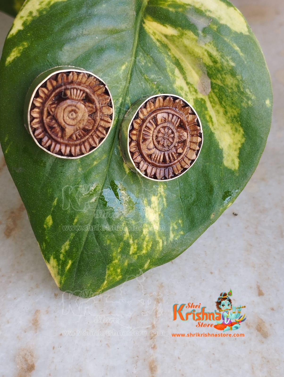 by www.originaltulsimala.com. Each and every one of these Locket Mala is a work of Very Fine Hand art.