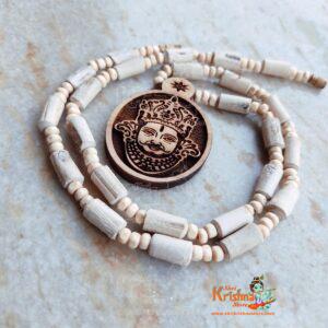 Each and every one of these Locket Mala is a work of Very Fine Hand art.
