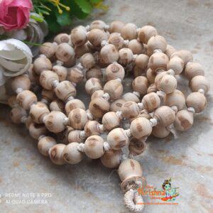 Each and every one of these Locket Mala is a work of Very Fine Hand art.