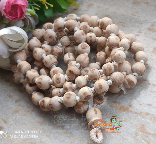 Each and every one of these Locket Mala is a work of Very Fine Hand art.