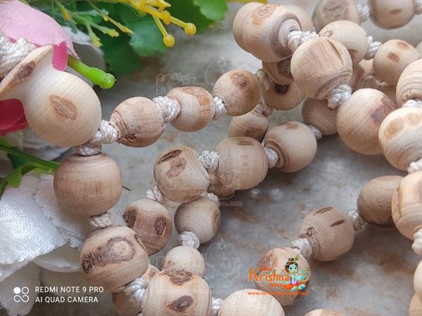 Each and every one of these Locket Mala is a work of Very Fine Hand art.