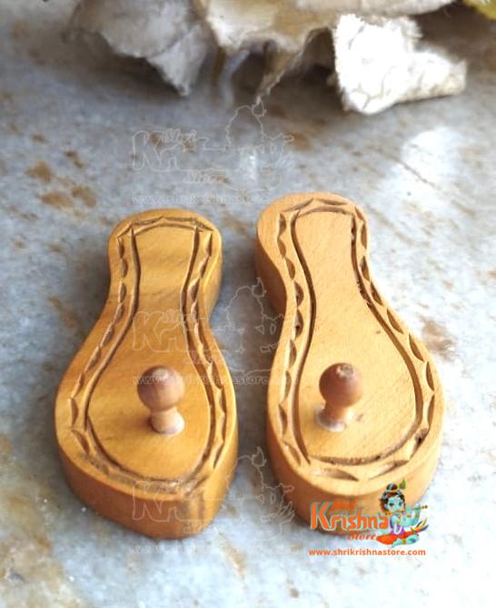 Traditional Papdi Wood Khadau Paduka with Toe